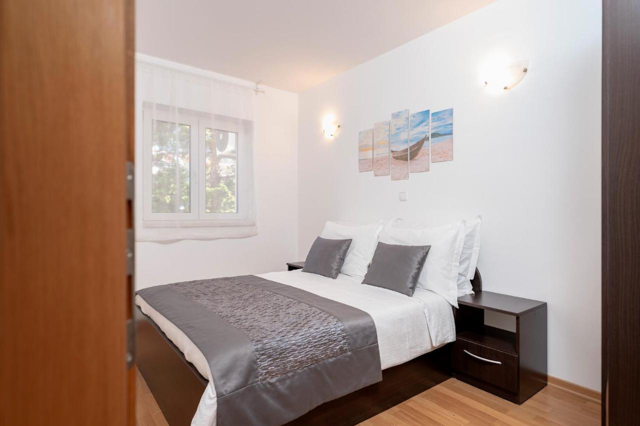 Villa Dalmatia Apartments Bol Exterior photo