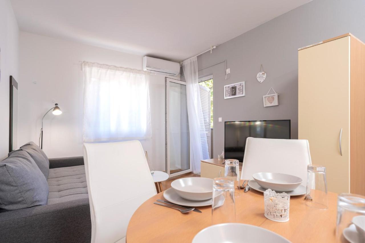 Villa Dalmatia Apartments Bol Exterior photo