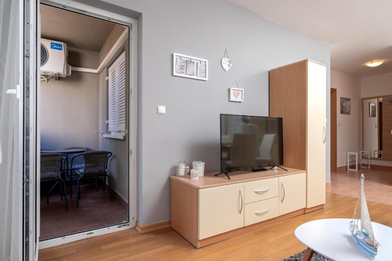 Villa Dalmatia Apartments Bol Exterior photo