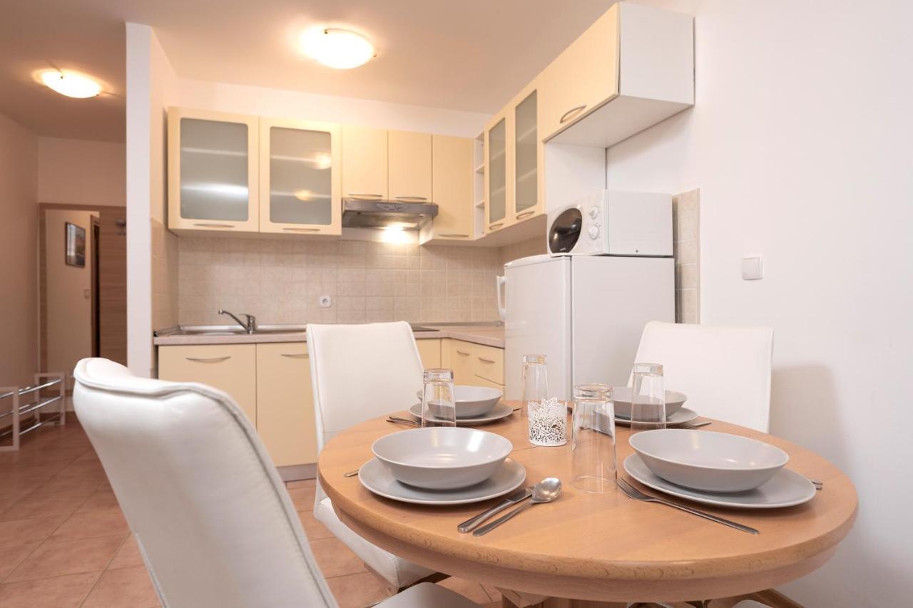 Villa Dalmatia Apartments Bol Exterior photo