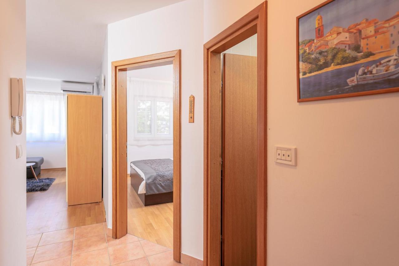 Villa Dalmatia Apartments Bol Exterior photo