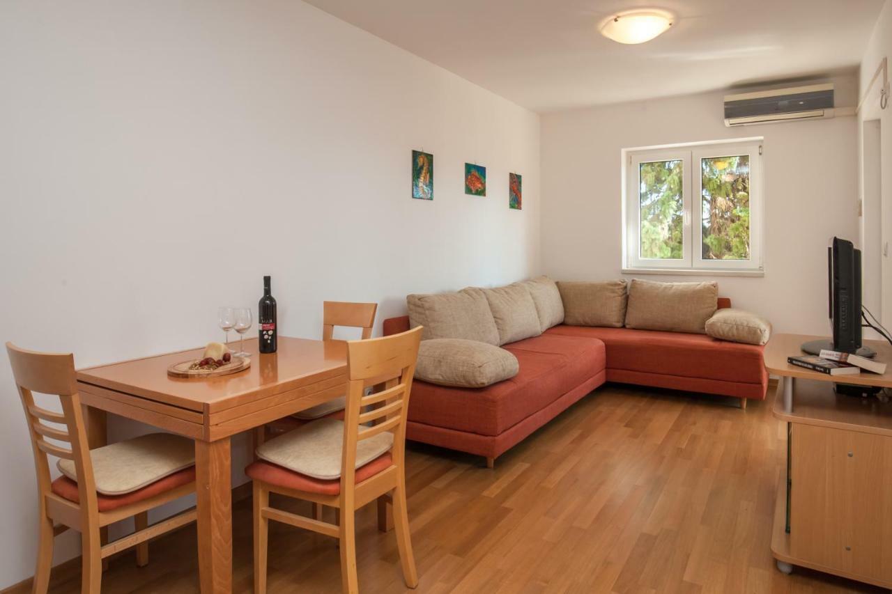 Villa Dalmatia Apartments Bol Exterior photo