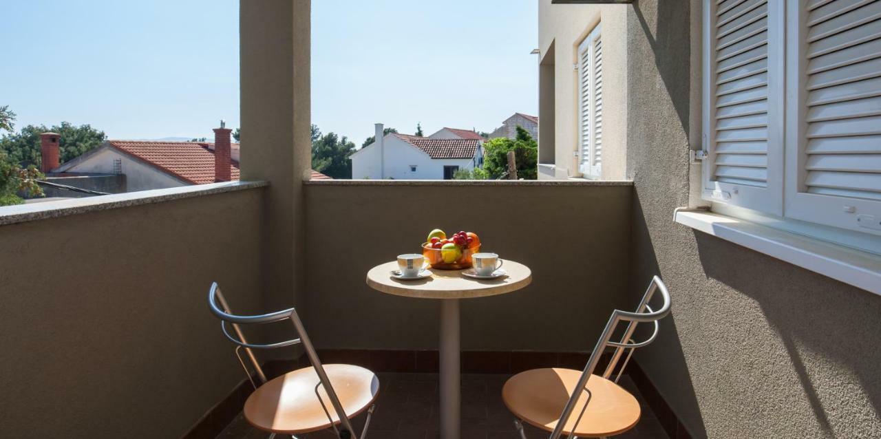 Villa Dalmatia Apartments Bol Exterior photo