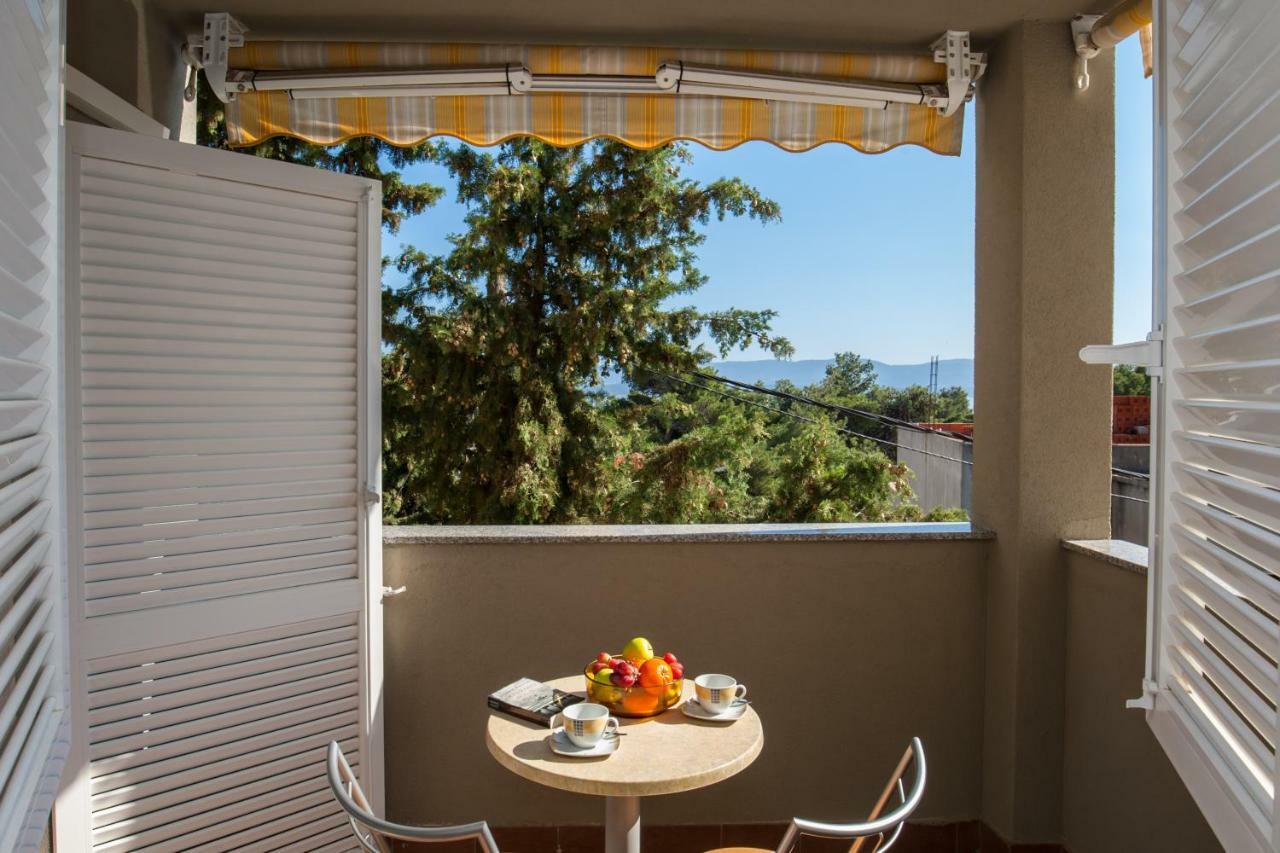 Villa Dalmatia Apartments Bol Exterior photo